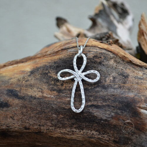 cruciulita argint handmade