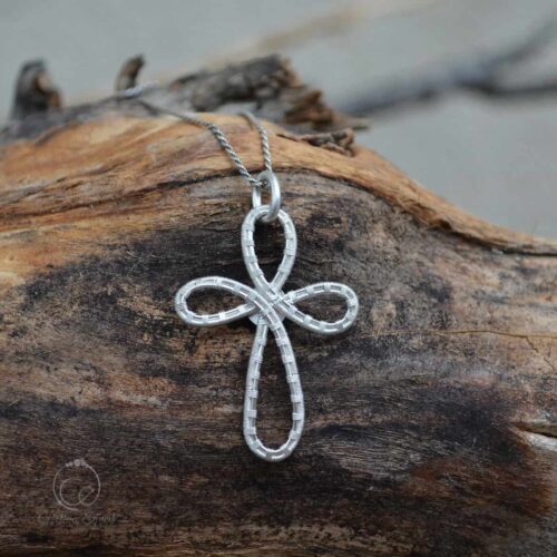 cruciulita argint handmade