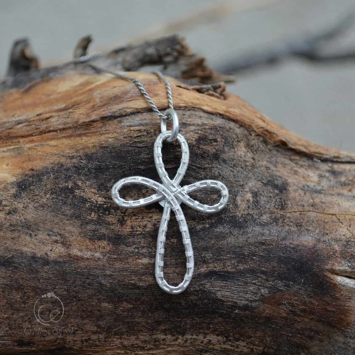 cruciulita argint handmade